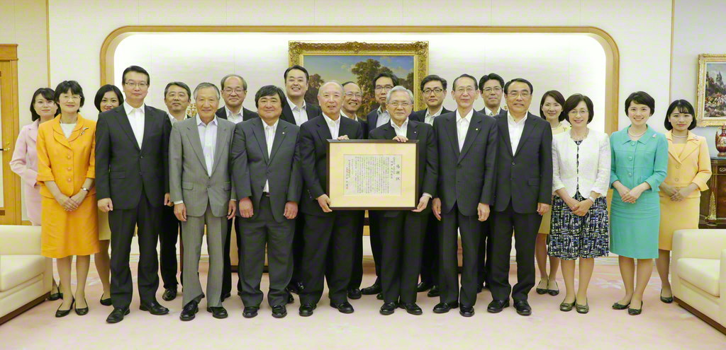 Gg 埼玉県書店商業組合が活字文化への貢献たたえ池田先生に感謝状2018年5月23日