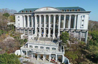 「広宣流布の闘士」のための殿堂であり、「創価学会の闘士」が集うための城――初代会長・牧口先生の死身弘法の尊き生涯を永遠に顕彰する東京牧口記念会館（八王子市）